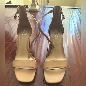 VINCE CAMUTO Beige Margry Block Heel (Size 7)